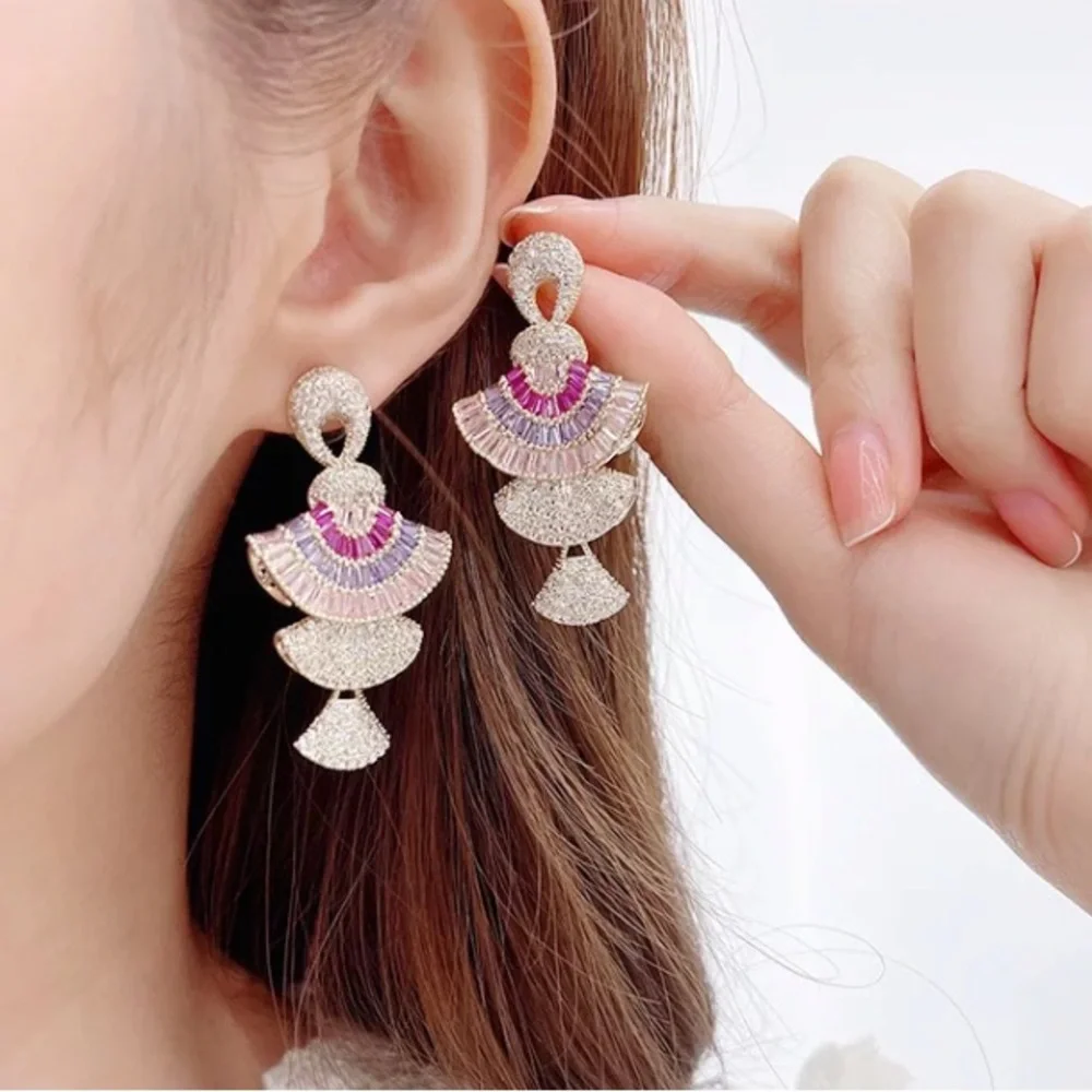🌟 Pink Long Rhinestone Earrings - Picture 3 of 4